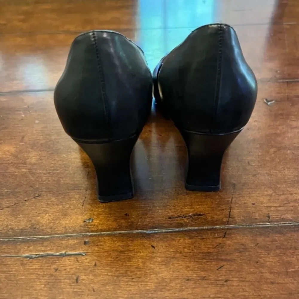 Life Stride Superb Women's Black Heels Cut out sides Patent Leather Size 8